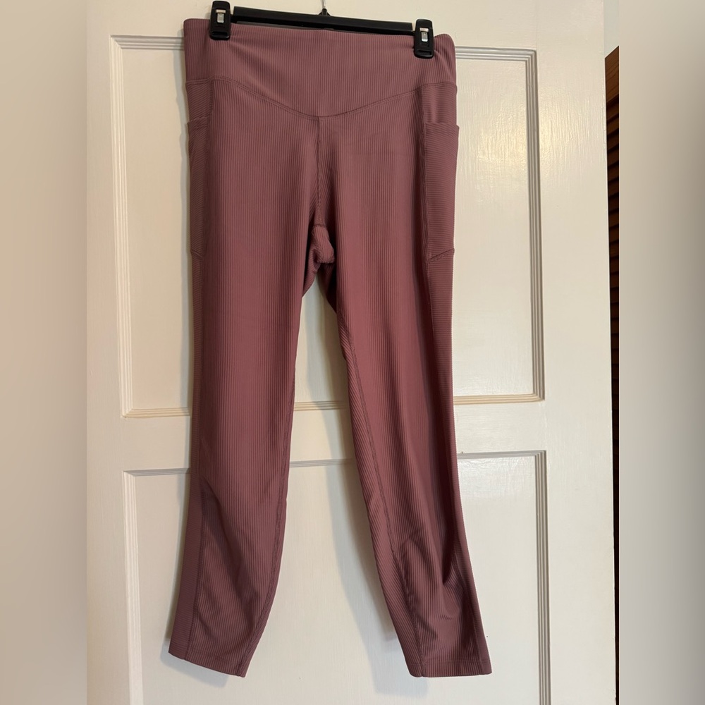 Old Navy ribbed Powersoft workout leggings (size L)